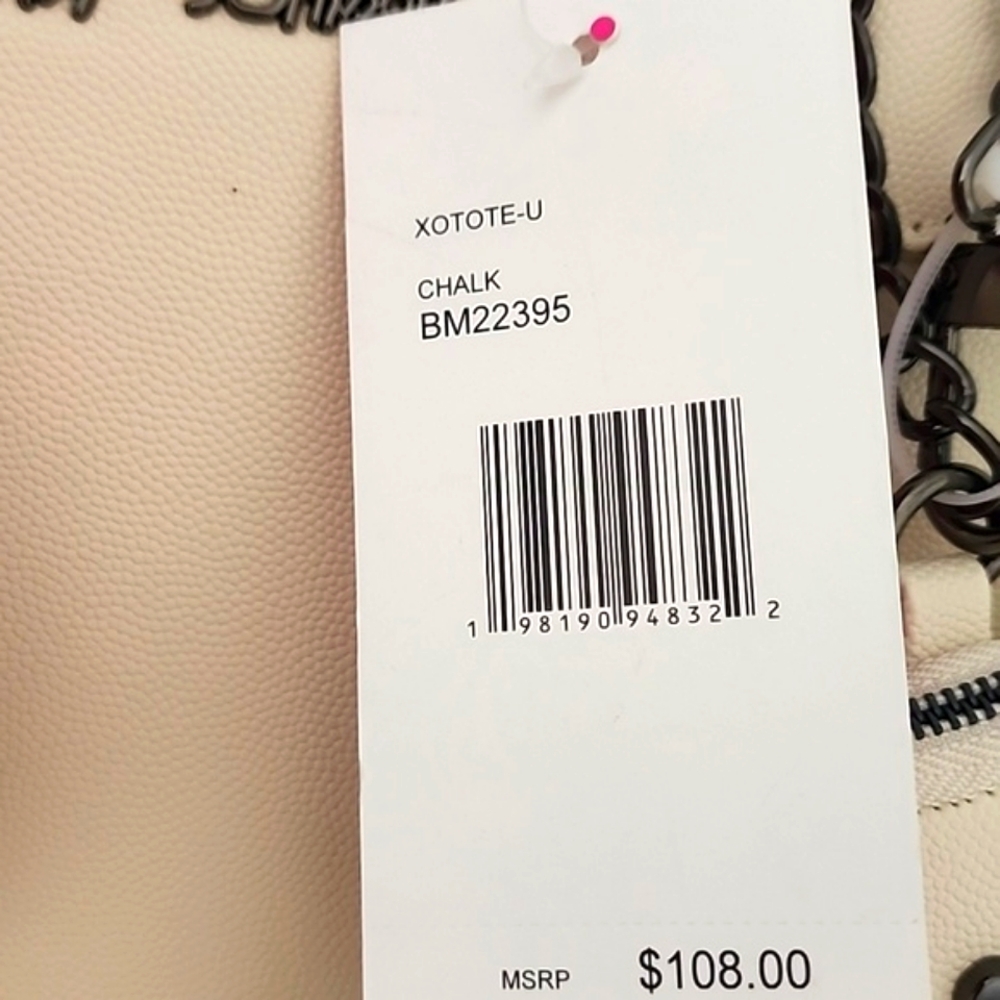 Betsey Johnson Women's NWT White XOTOTE-U Tote Bag w/Removable Heart Pouch. - Picture 8 of 10
